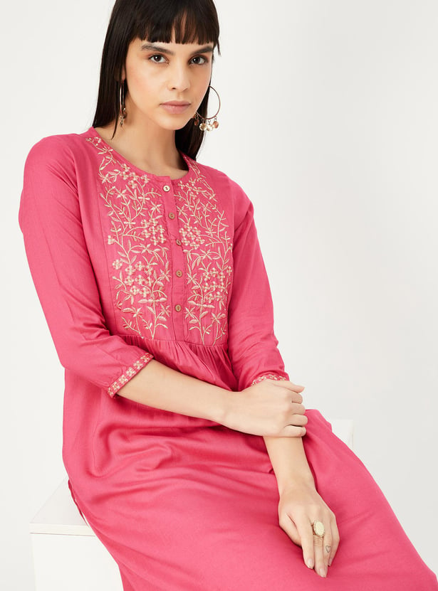 Women Embroidered Kurta with Pocket