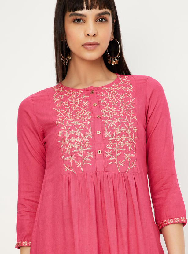 Women Embroidered Kurta with Pocket