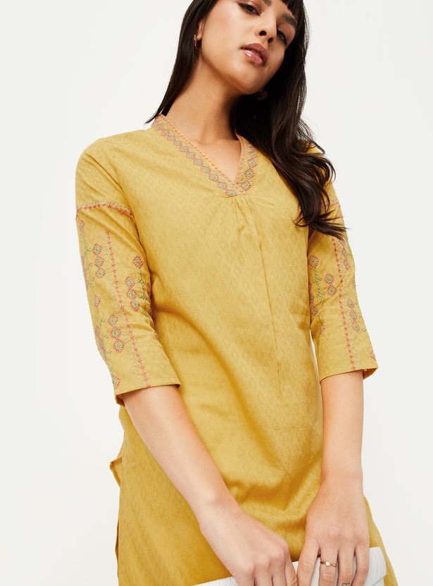 Women Embroidered Straight Kurta