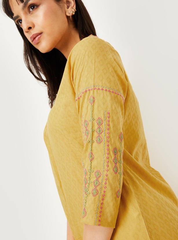 Women Embroidered Straight Kurta