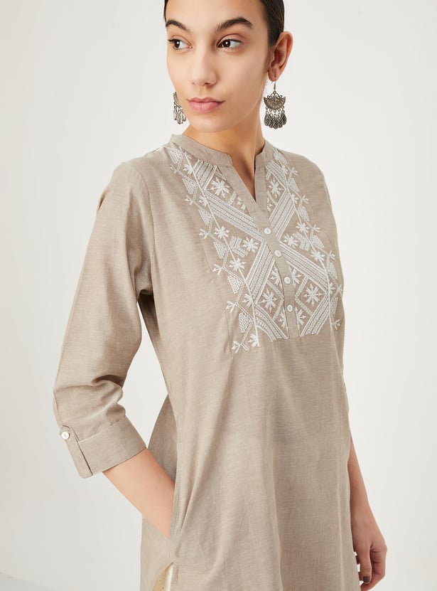 Women Embroidered Kurta with Pocket