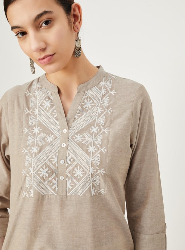 Women Embroidered Kurta with Pocket