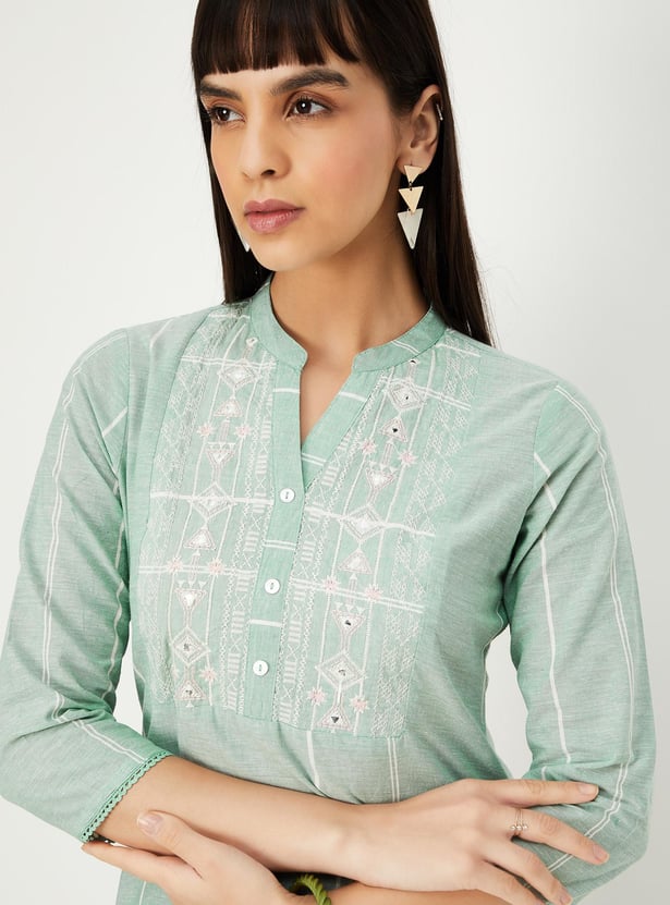 Women Embroidered Straight Kurta