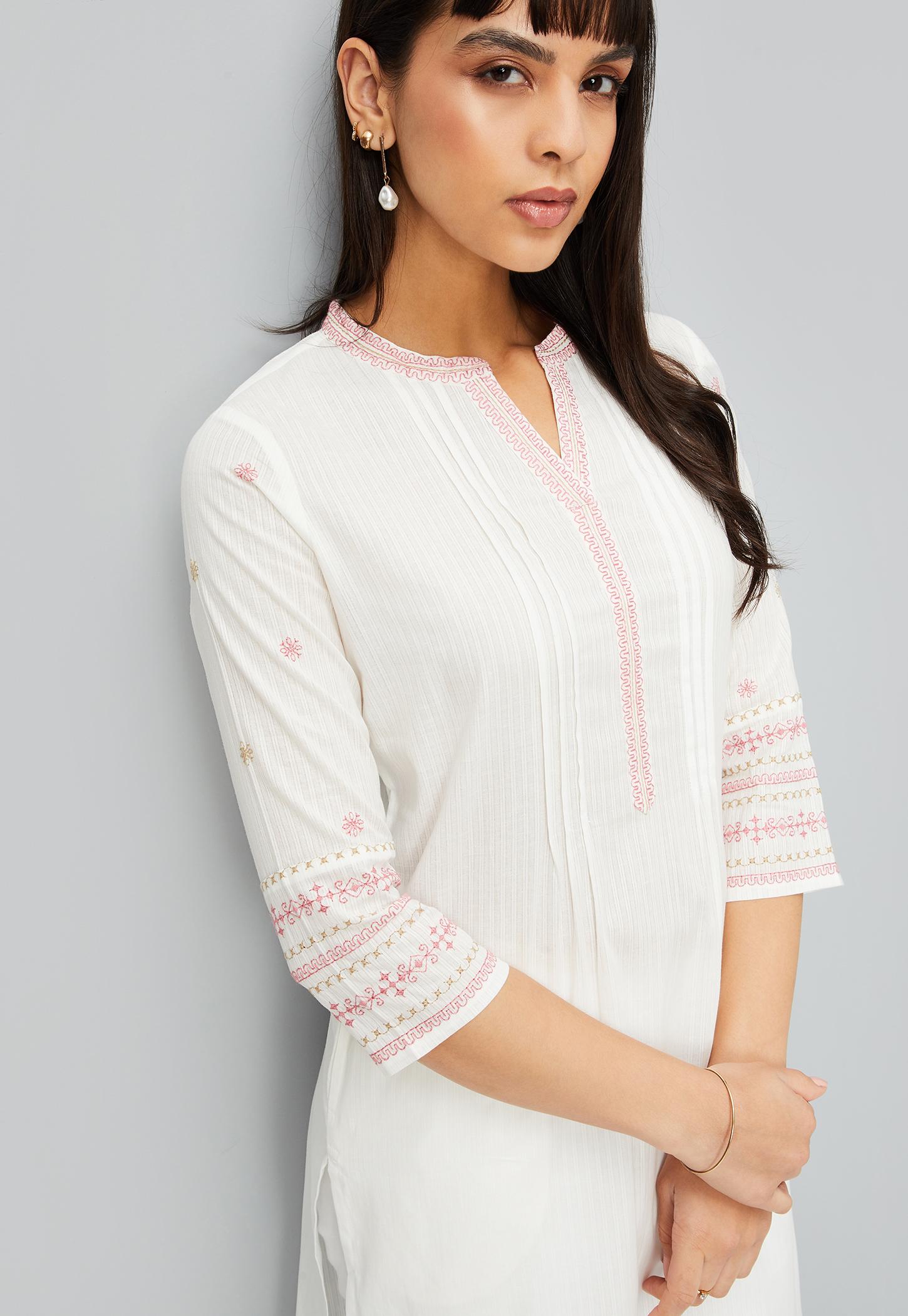 Women Embroidered Kurta with Pocket-image-9
